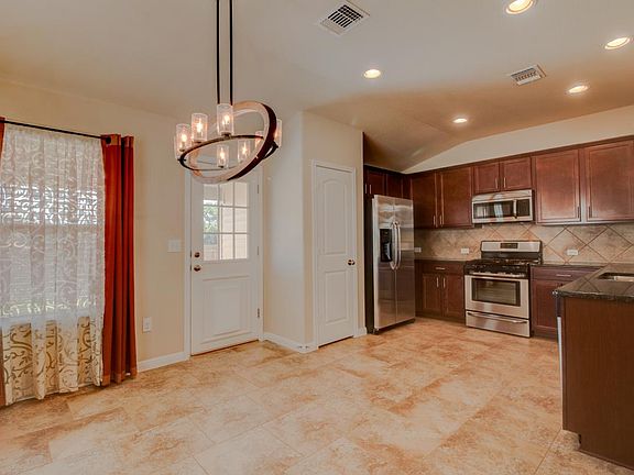 4th image of 209 Moulins Ln