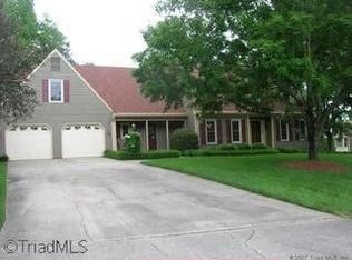 8113 Equestrian Ln, Clemmons, NC 27012