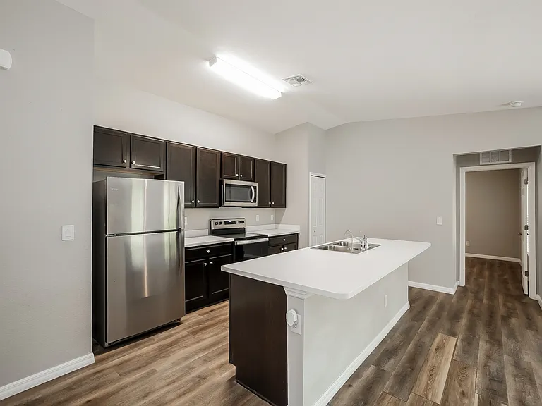 258 Dorman St — Photo 3