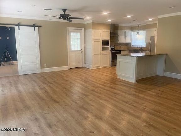 2nd image of 4650 Twin Oak Dr
