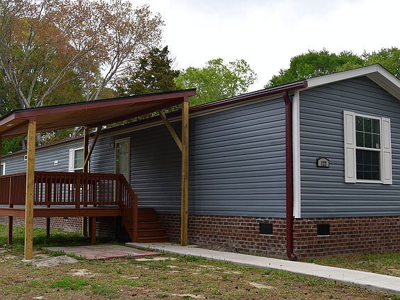 3rd image of 122 Willow Dr
