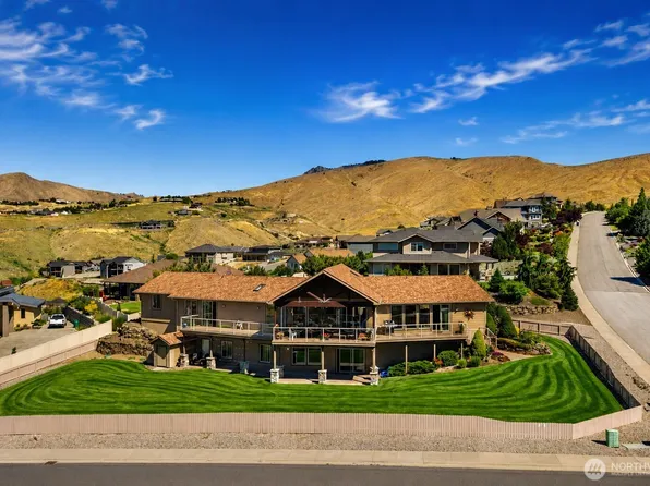 101 Mountain Brook Lane E, Wenatchee, WA 98801