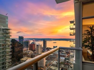583 Battery St APT 3801, Seattle, WA, 98121