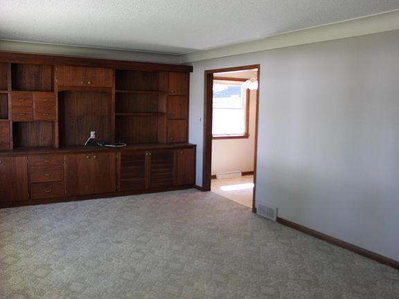 4th image of 621 W Southview Dr