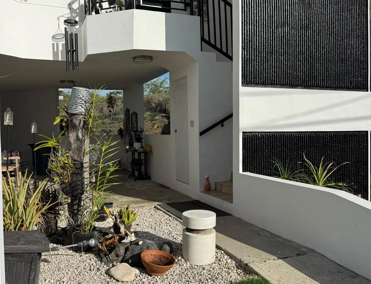 3 bed, 2.0 bath, 1600 sqft, $2,000 — Photo 1