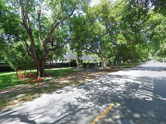 3rd image of 420 Sunset Dr