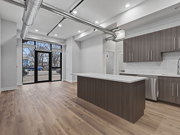 4th image of 2725 W Fullerton Ave #201