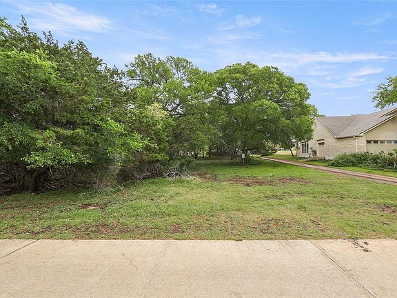 3rd image of 101 Brookhollow Dr