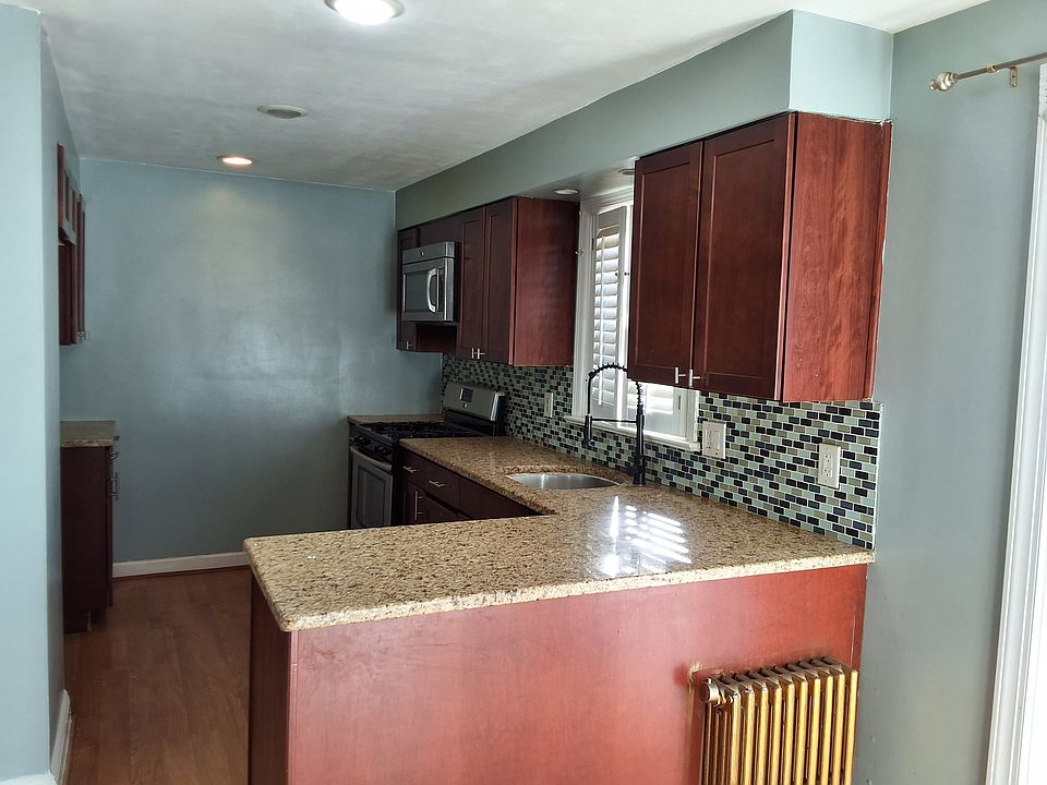 1st image of 409 Miltonia St #1