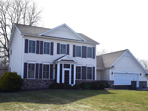 9 Golden Pond Trl, Spencerport, NY 14559