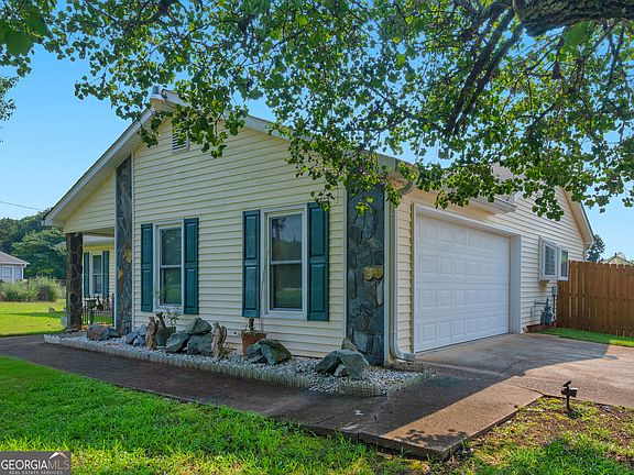 3rd image of 109 Summerfield Dr