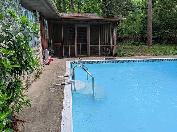4th image of 2305 Hampshire Way