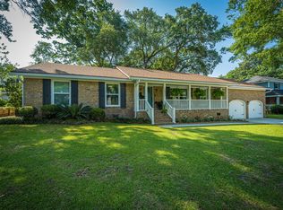 1077 Stonehenge Dr, Hanahan, SC 29410