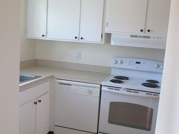 3rd image of 324 Jackson St