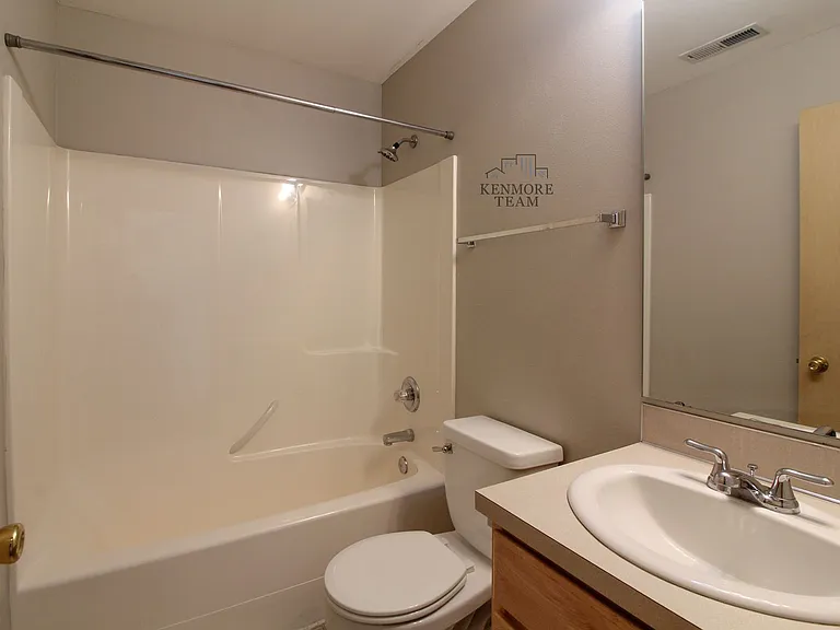 2815 S Underwood St — Photo 15