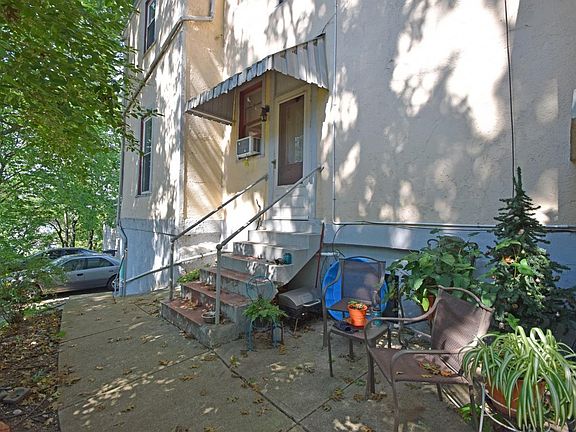 4th image of 2367 Fairview Ave