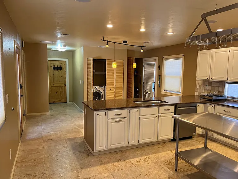 318 Sunset Park Dr — Photo 6