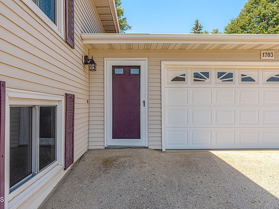 5th image of 1703 4th Ave NW