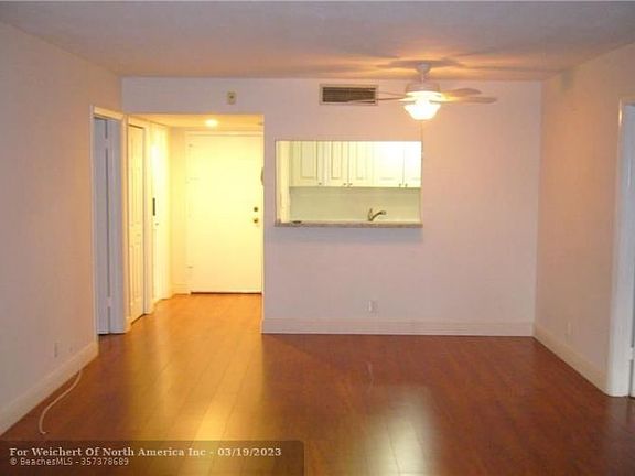 3rd image of 200 Lakeview Dr APT 112