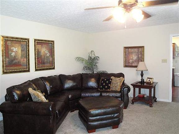 2nd image of 938 Meadowlark Dr