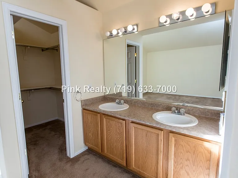985 Ridgebury Pl — Photo 18