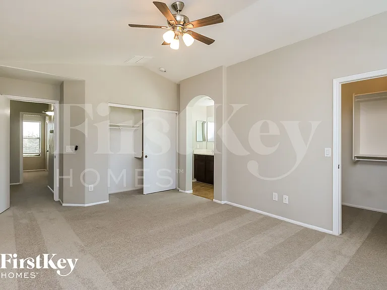 1422 E Penny Ln — Photo 7