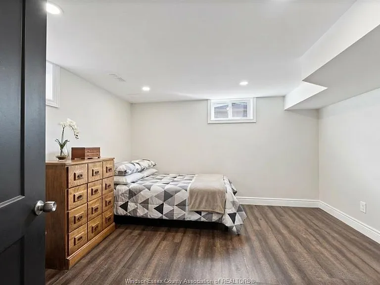 960 Janette Ave — Photo 19