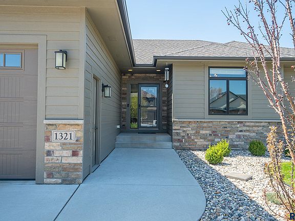 4th image of 1321 W Stonegate Dr