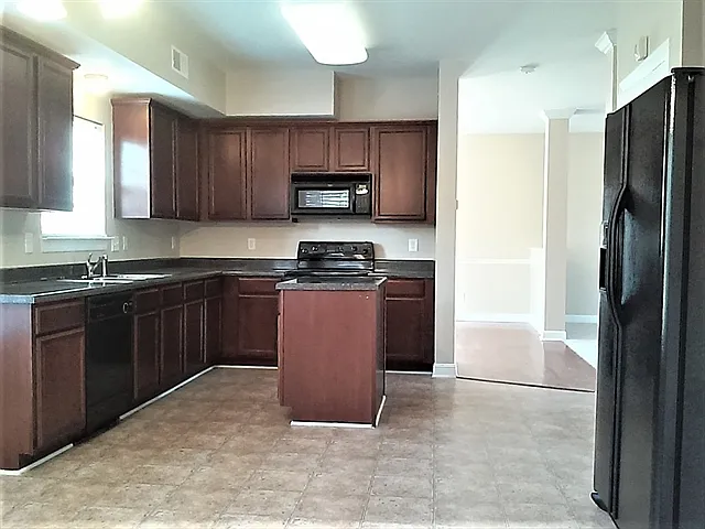3 bed, 3.5 bath, 1700 sqft, $2,680 — Photo 2