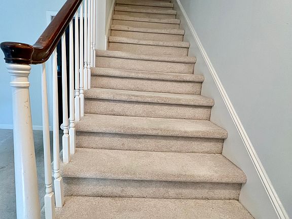 4th image of 124 Northwestern Dr #1