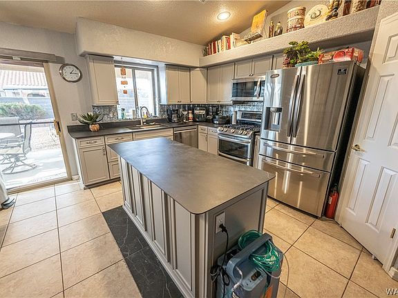 5th image of 2907 N Melody Street