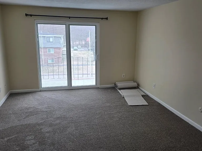 176 Maple Ave #1-31 — Photo 3