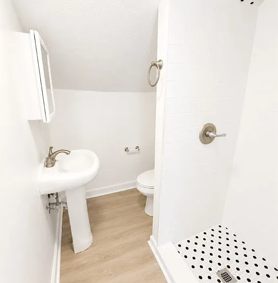 612 W 40th St #B — Photo 7