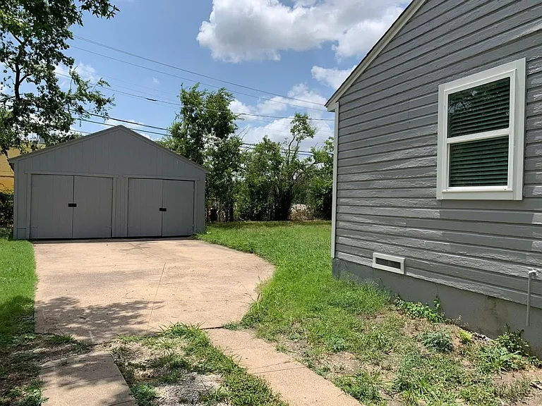 419 NE 18th St — Photo 11