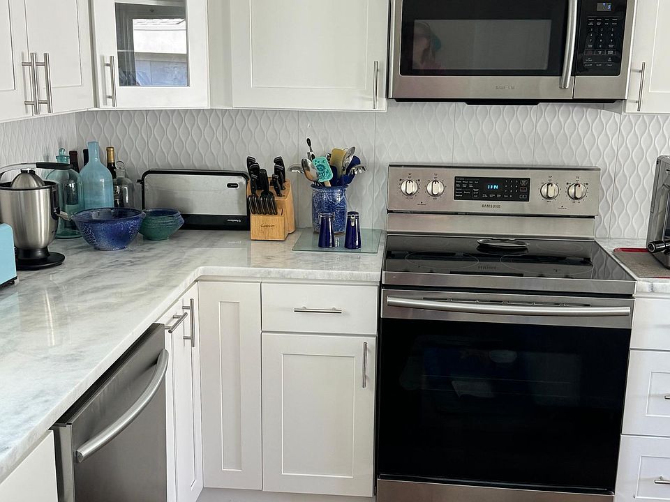 3 tier dice rack drawer. Soft close drawers.