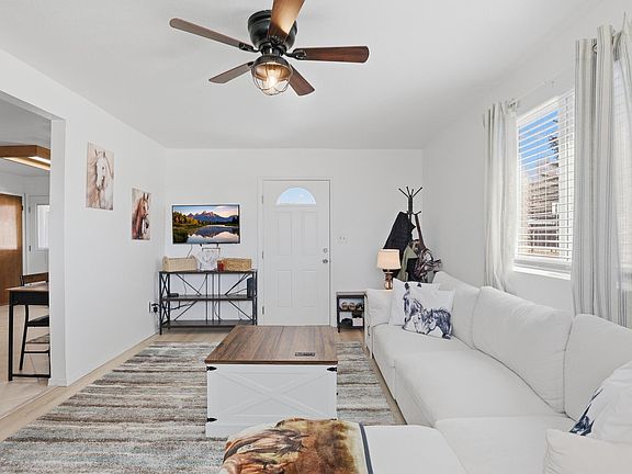 4th image of 3444 N Lakeview Dr