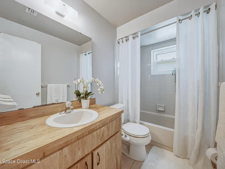 2224 Westminster Dr — Photo 13