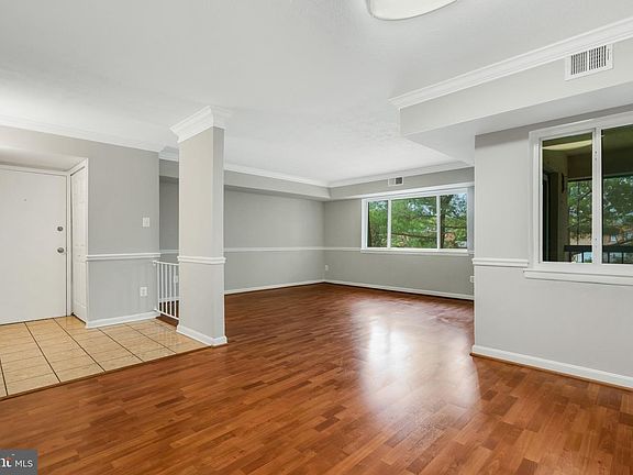 3rd image of 7952 Seven Woods Dr APT I