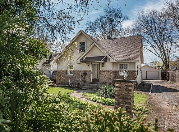 2nd image of 10423 W Palmer Ave