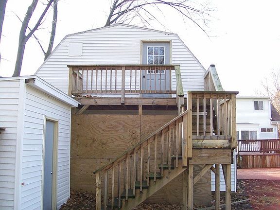 4th image of 1043 Spafford St