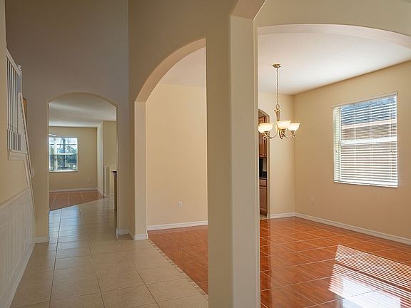 4th image of 681 Brookeshire Dr