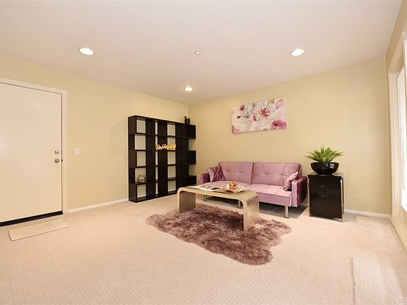 4th image of 267 Tustin Field Dr