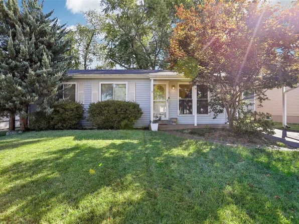 2880 Beechwood Ln, Maryland Heights, MO 63043