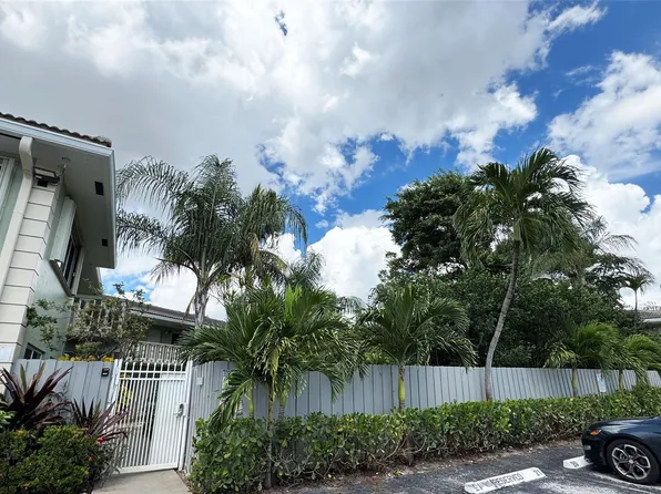 1423 Holly Heights Drive #13, Fort Lauderdale, FL 33304