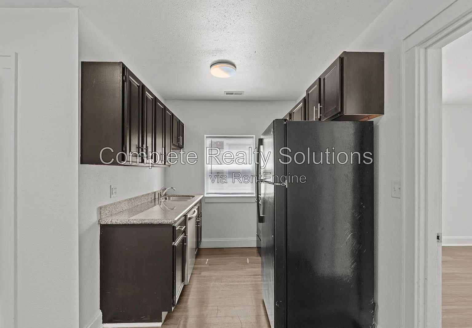 1 bed, 1.0 bath, 832 sqft, $899 — Photo 3