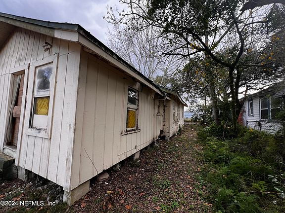 3rd image of 1457 E 9TH Street