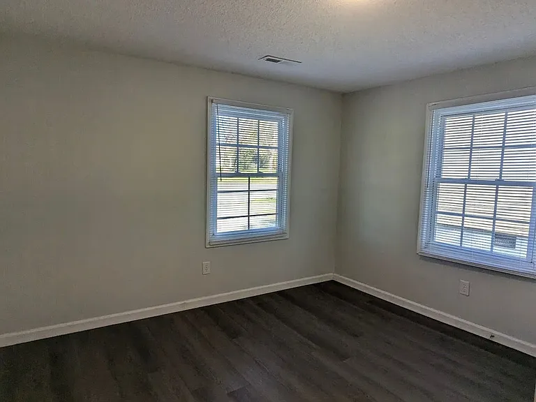 907 Bennett St — Photo 28