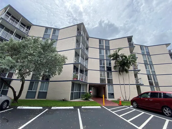 7125 NW 186th St, Hialeah, FL 33015