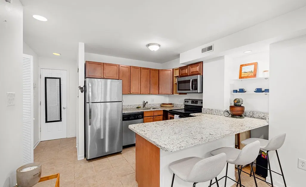 1 bed, 850 sqft, $1,650 — Photo 2
