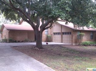 348 Ridge Crest Dr, Seguin, TX 78155